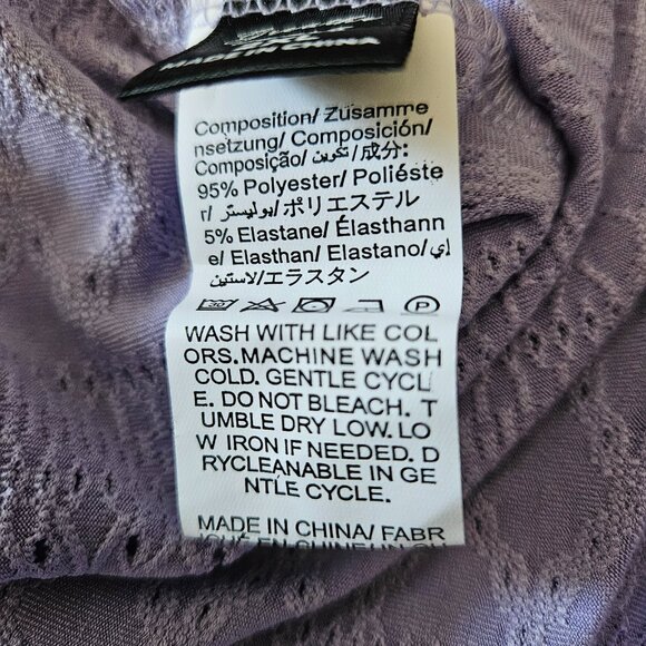 SOLD🆕Women's T-Shirt - Picture 4 of 6